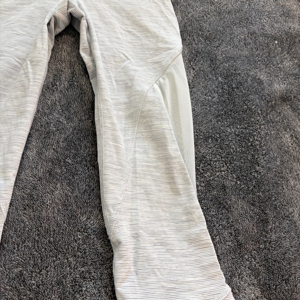 Lululemon Athletica Light Gray Cropped Yoga Leggings Size 2 - Picture 2 of 5